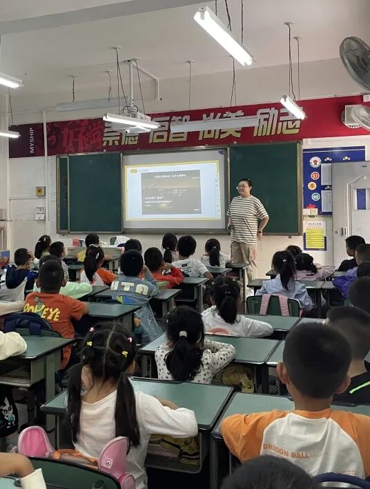 警校共建 |防范灾害风险 护航高质量发展——火炬一小2023年秋校园防震减灾应急逃生演练