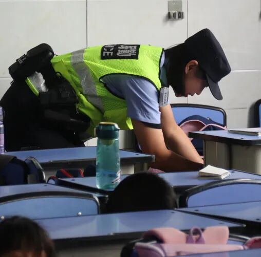 警校共建 |防范灾害风险 护航高质量发展——火炬一小2023年秋校园防震减灾应急逃生演练
