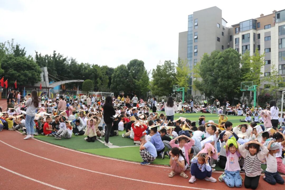 警校共建 |防范灾害风险 护航高质量发展——火炬一小2023年秋校园防震减灾应急逃生演练