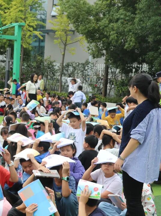 警校共建 |防范灾害风险 护航高质量发展——火炬一小2023年秋校园防震减灾应急逃生演练