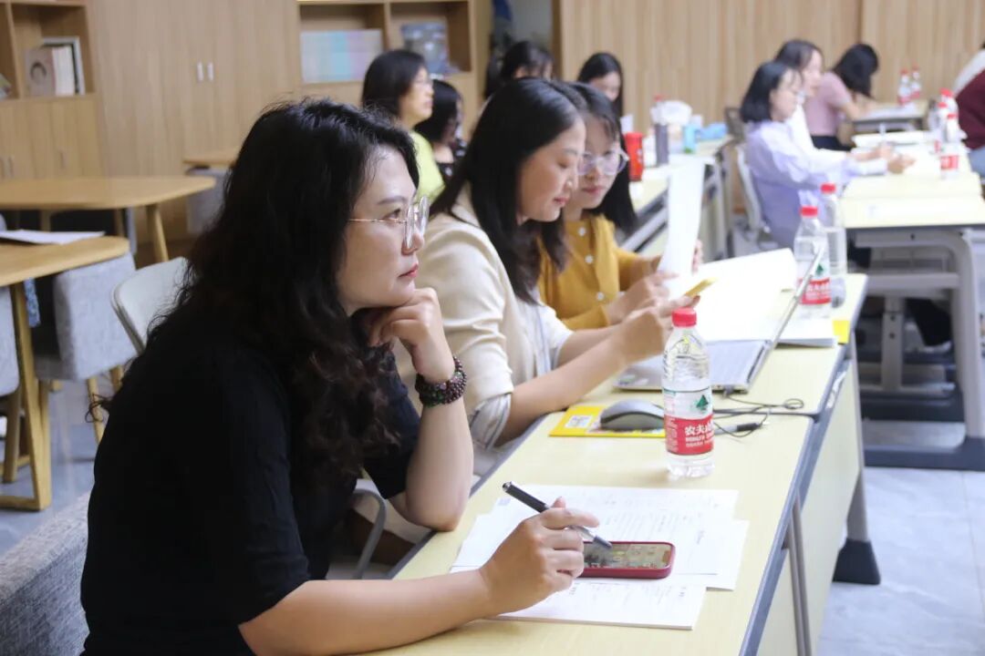 聚焦素养立意  研思绘本教育——火炬一小共同体与四川天府新区麓湖小学英语组联合教研活动