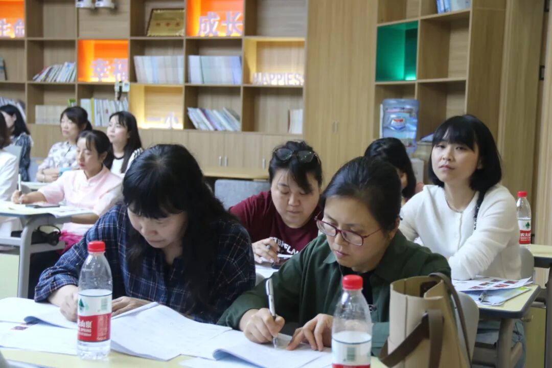 聚焦素养立意  研思绘本教育——火炬一小共同体与四川天府新区麓湖小学英语组联合教研活动