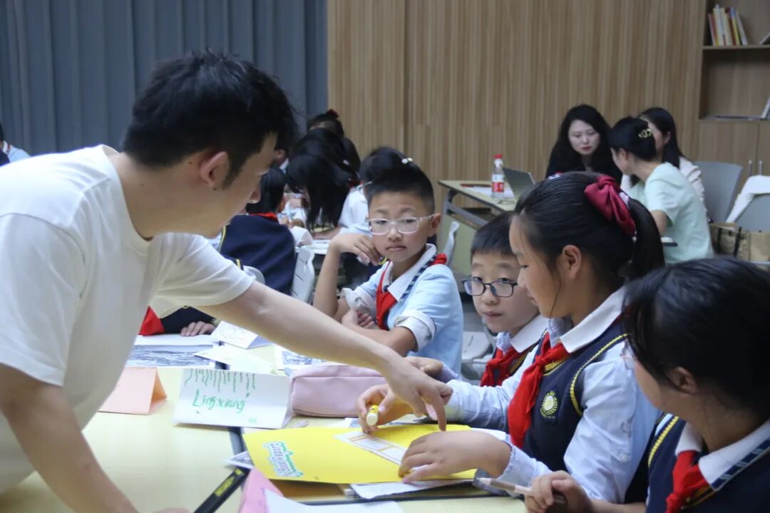 聚焦素养立意  研思绘本教育——火炬一小共同体与四川天府新区麓湖小学英语组联合教研活动