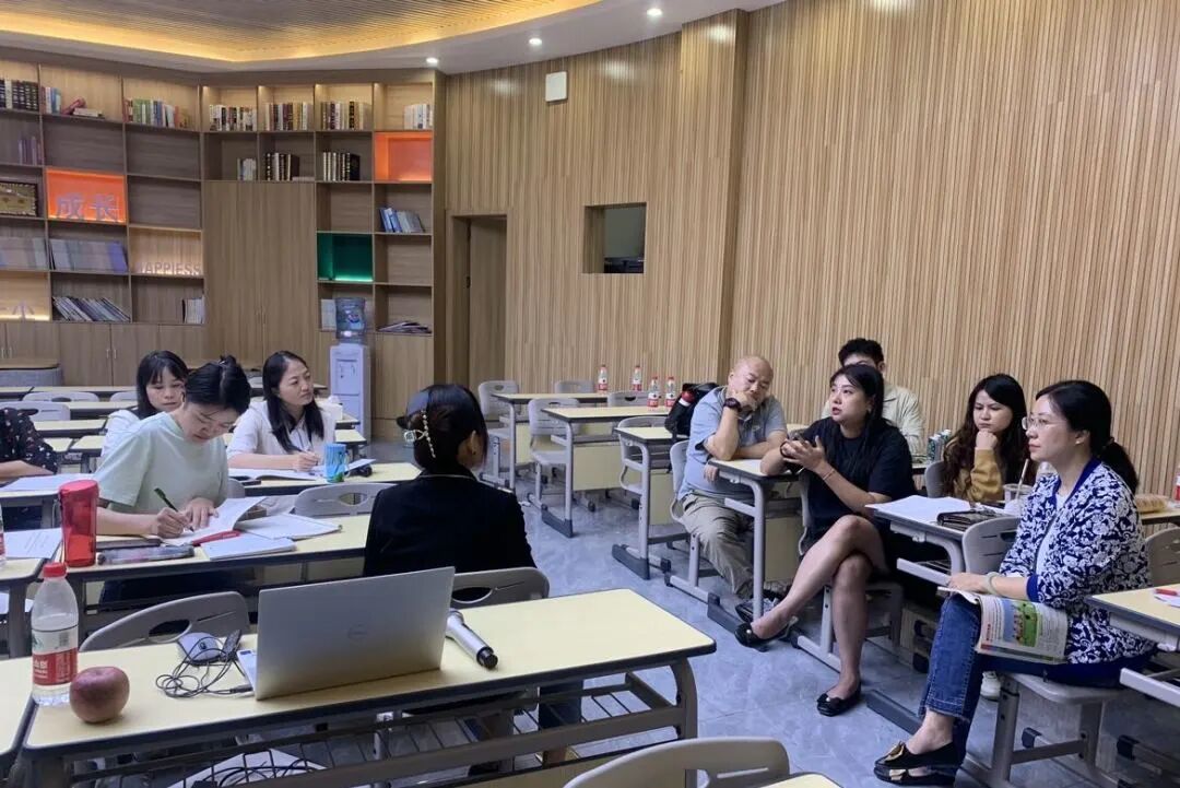 聚焦素养立意  研思绘本教育——火炬一小共同体与四川天府新区麓湖小学英语组联合教研活动