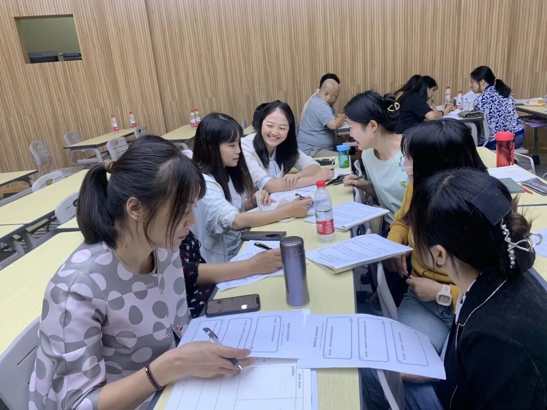 聚焦素养立意  研思绘本教育——火炬一小共同体与四川天府新区麓湖小学英语组联合教研活动