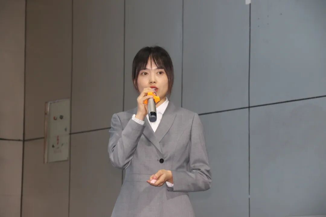 【火一•教研】项目引领,特色驱动——火炬一小举行教师教学研究“六大项目组”建设启动仪式