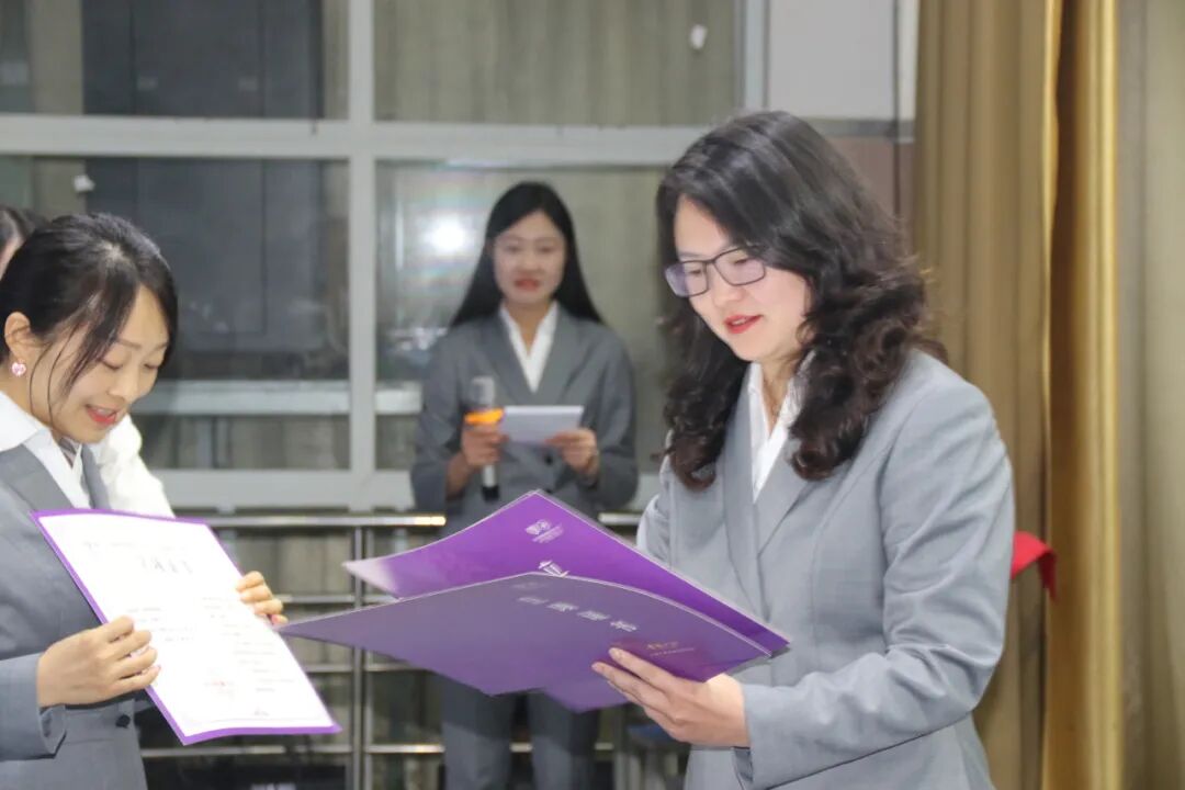【火一•教研】项目引领,特色驱动——火炬一小举行教师教学研究“六大项目组”建设启动仪式