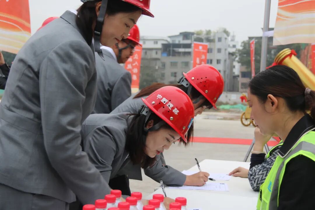 火一·喜讯丨 绵阳高新区火炬第一小学校 A校区建设项目顺利封顶！