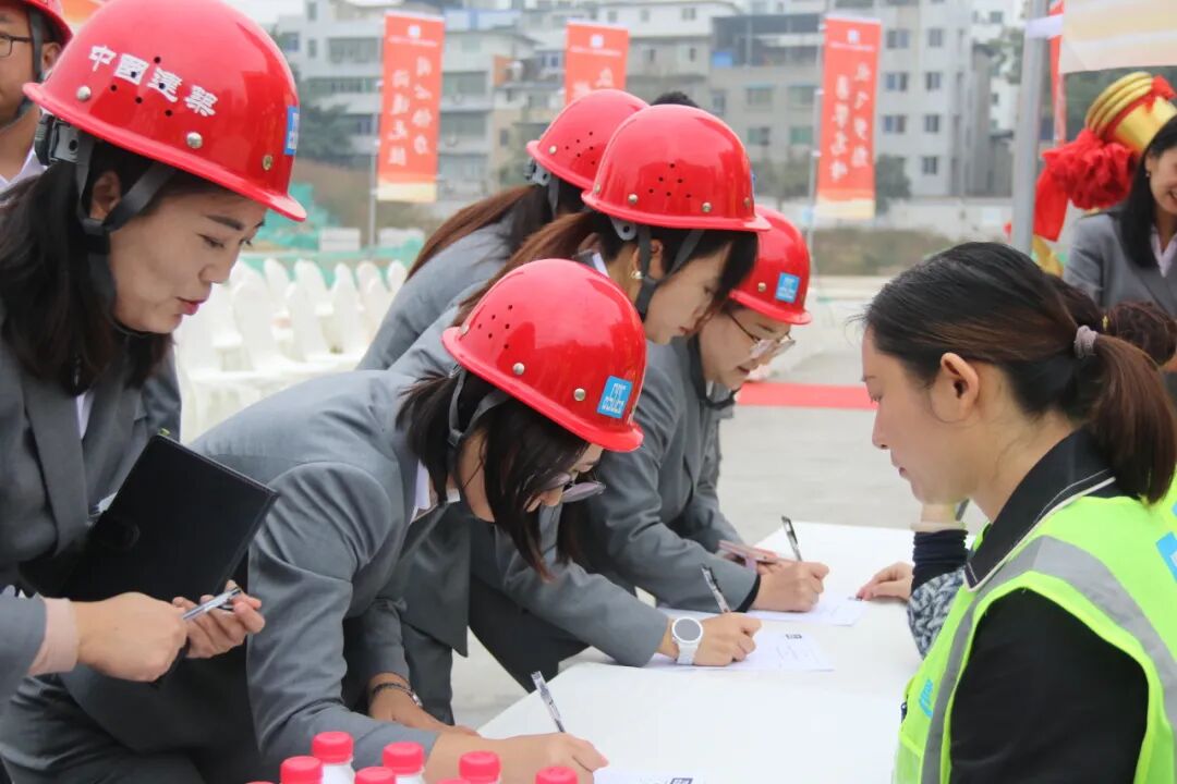 火一·喜讯丨 绵阳高新区火炬第一小学校 A校区建设项目顺利封顶！