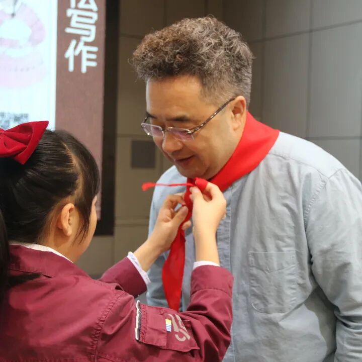 火一动态|快乐阅读 轻松写作 —— 著名儿童文学作家祁智走进火炬一小