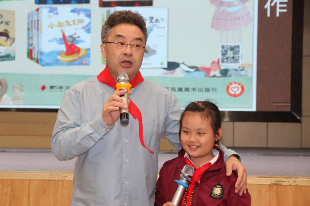 火一动态|快乐阅读 轻松写作 —— 著名儿童文学作家祁智走进火炬一小