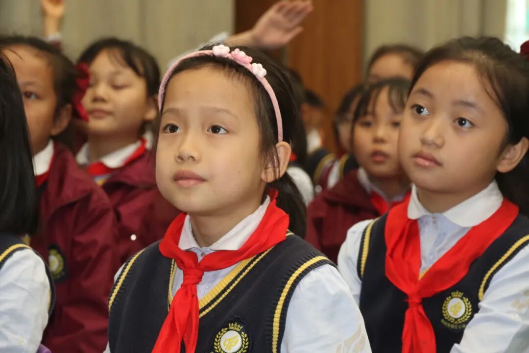 火一动态|快乐阅读 轻松写作 —— 著名儿童文学作家祁智走进火炬一小