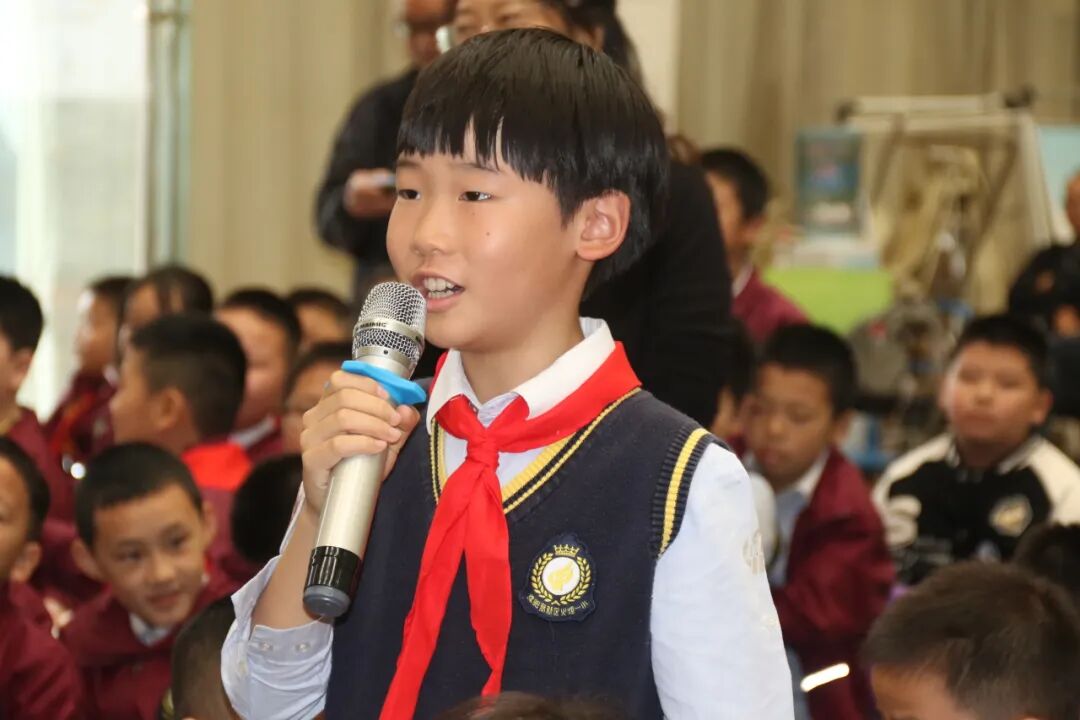 火一动态|快乐阅读 轻松写作 —— 著名儿童文学作家祁智走进火炬一小