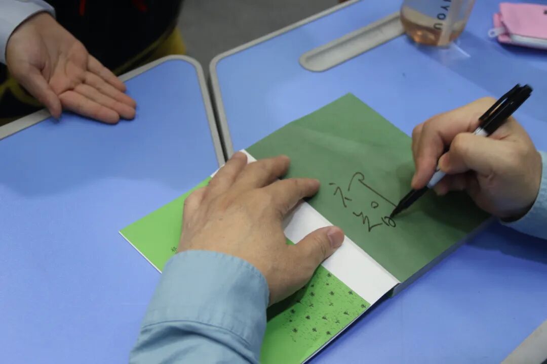 火一动态|快乐阅读 轻松写作 —— 著名儿童文学作家祁智走进火炬一小