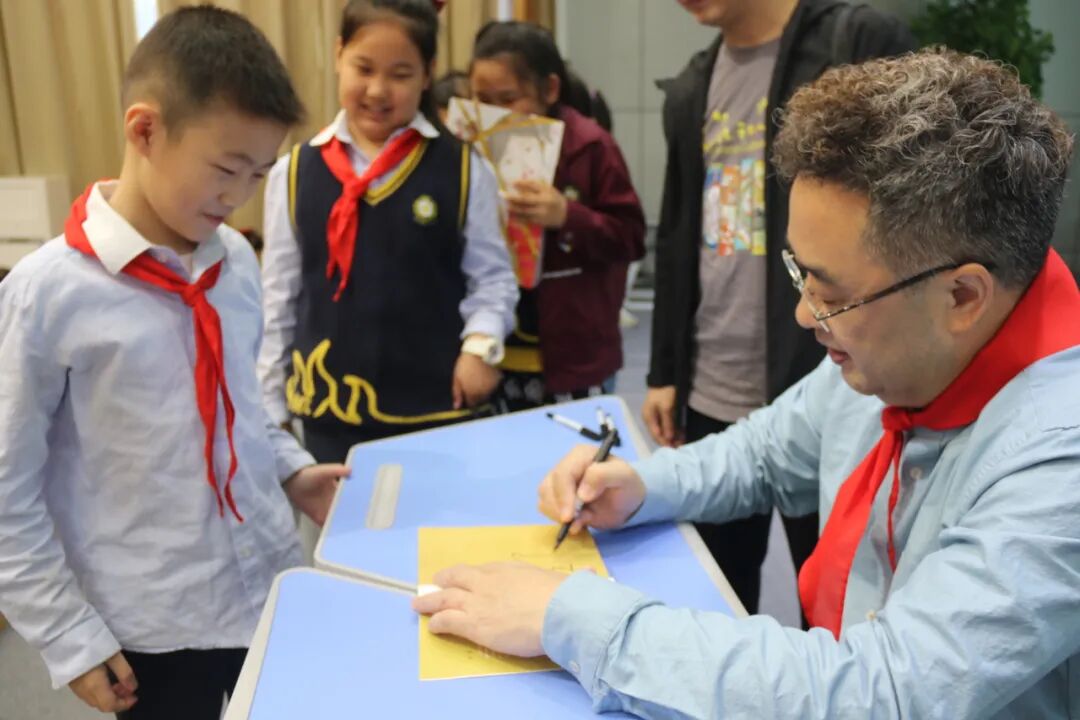 火一动态|快乐阅读 轻松写作 —— 著名儿童文学作家祁智走进火炬一小