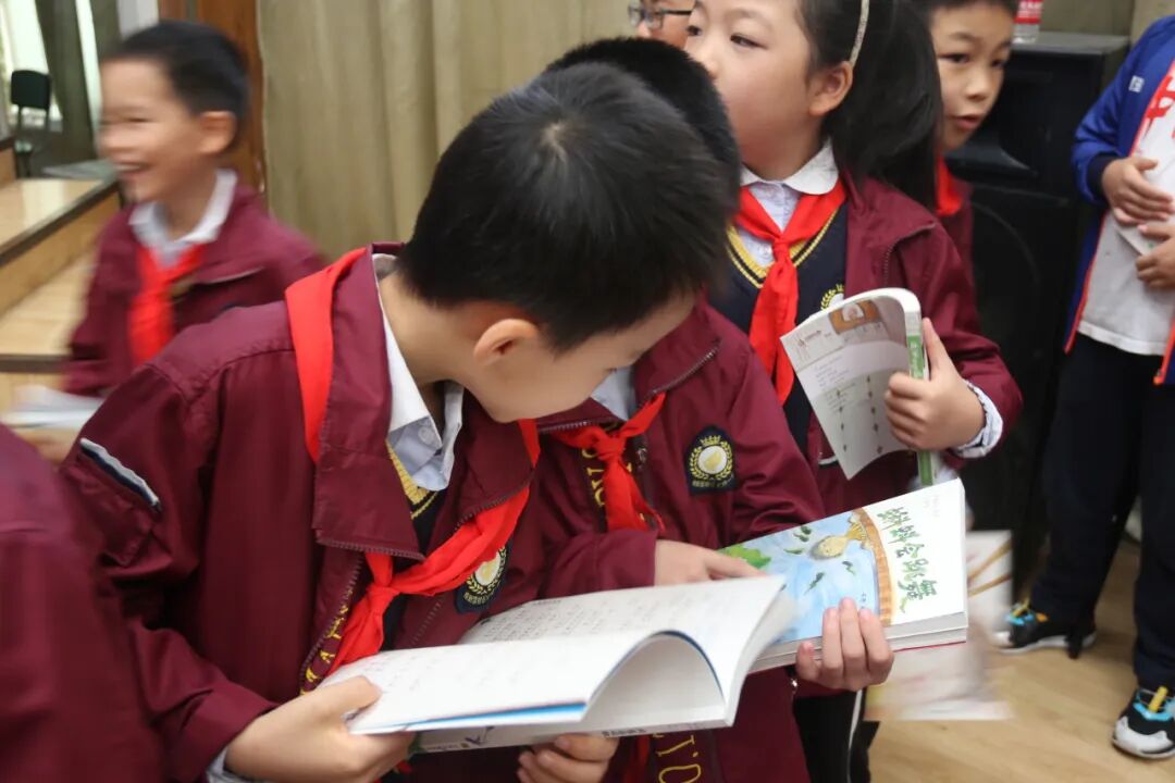 火一动态|快乐阅读 轻松写作 —— 著名儿童文学作家祁智走进火炬一小
