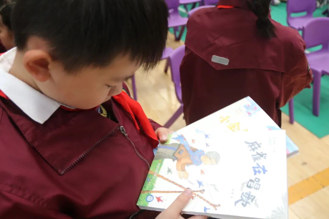火一动态|快乐阅读 轻松写作 —— 著名儿童文学作家祁智走进火炬一小