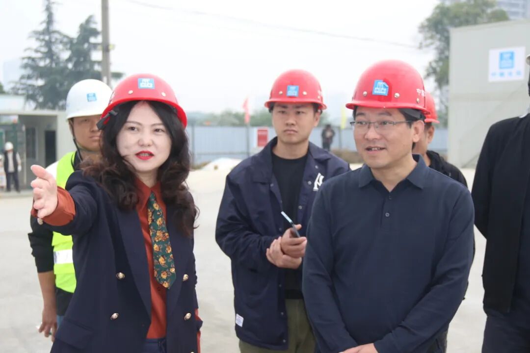 火一·动态丨深入调研促提升  精准指导助发展 --绵阳科技城社会事业和基层治理局局长杨国斌一行调研火炬一小