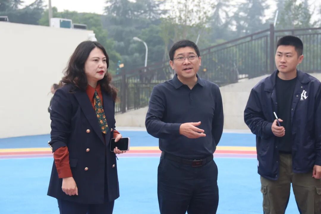 火一·动态丨深入调研促提升  精准指导助发展 --绵阳科技城社会事业和基层治理局局长杨国斌一行调研火炬一小