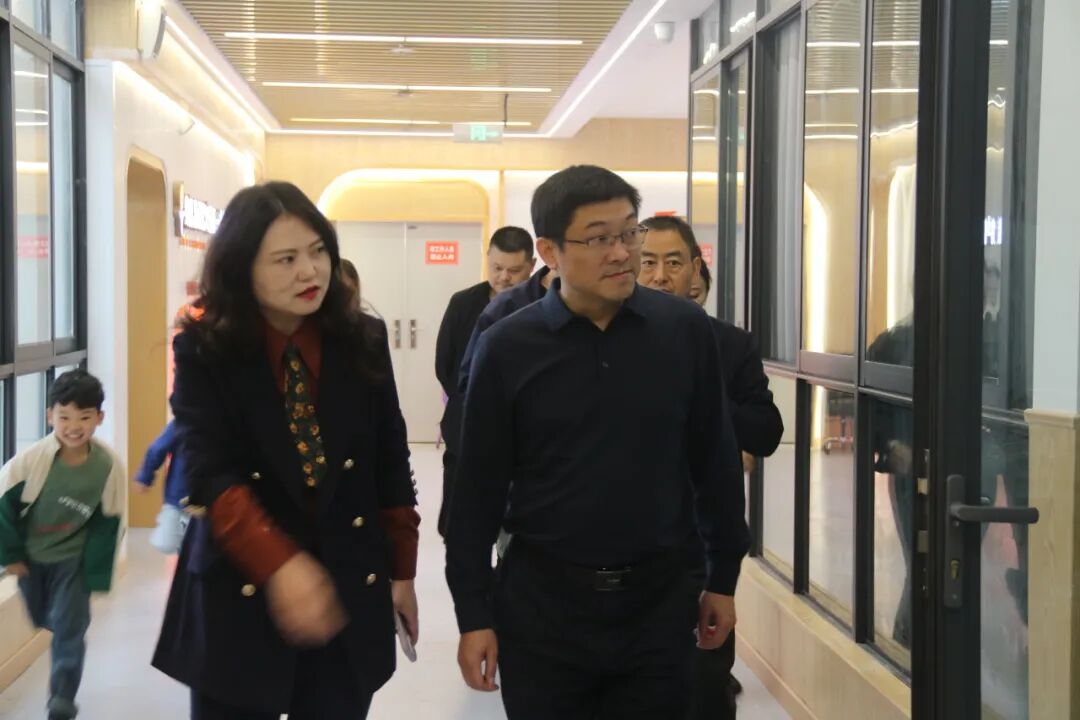 火一·动态丨深入调研促提升  精准指导助发展 --绵阳科技城社会事业和基层治理局局长杨国斌一行调研火炬一小