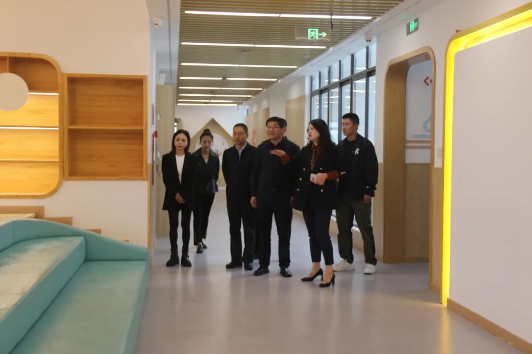 火一·动态丨深入调研促提升  精准指导助发展 --绵阳科技城社会事业和基层治理局局长杨国斌一行调研火炬一小
