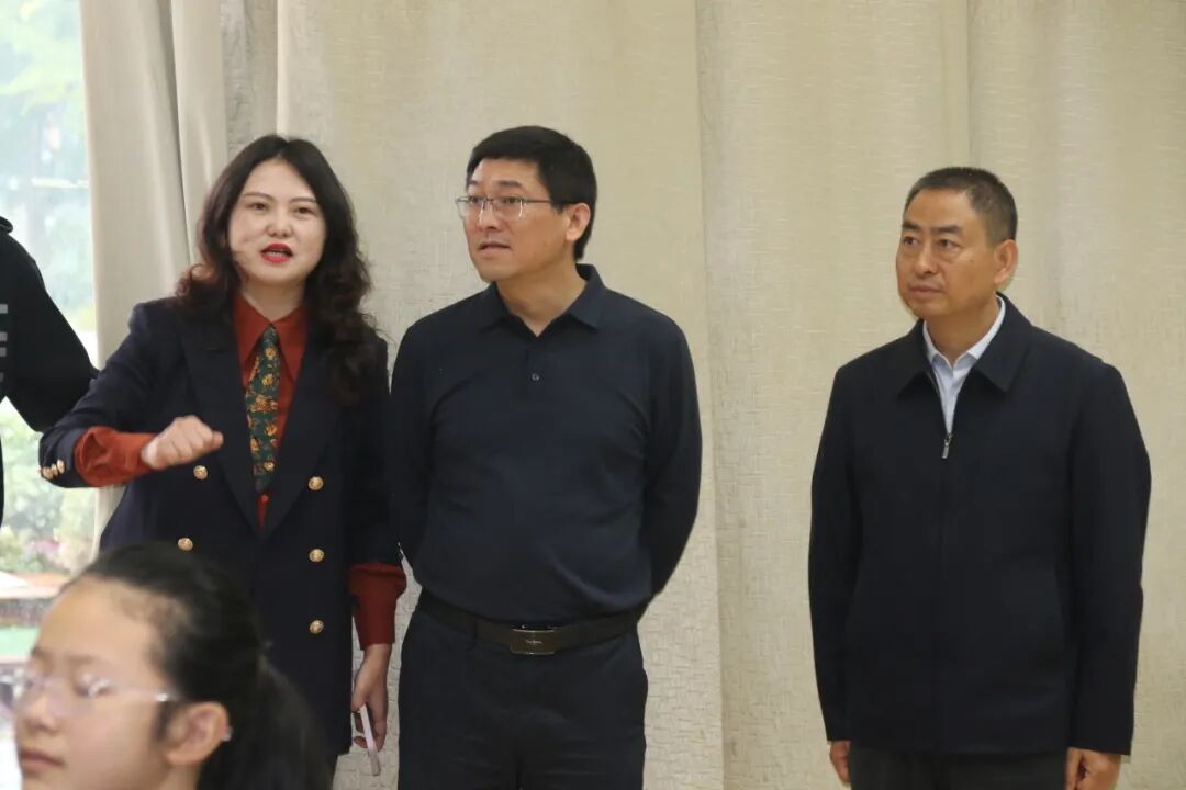 火一·动态丨深入调研促提升  精准指导助发展 --绵阳科技城社会事业和基层治理局局长杨国斌一行调研火炬一小