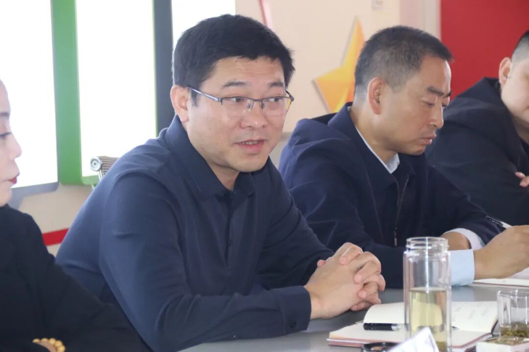 火一·动态丨深入调研促提升  精准指导助发展 --绵阳科技城社会事业和基层治理局局长杨国斌一行调研火炬一小