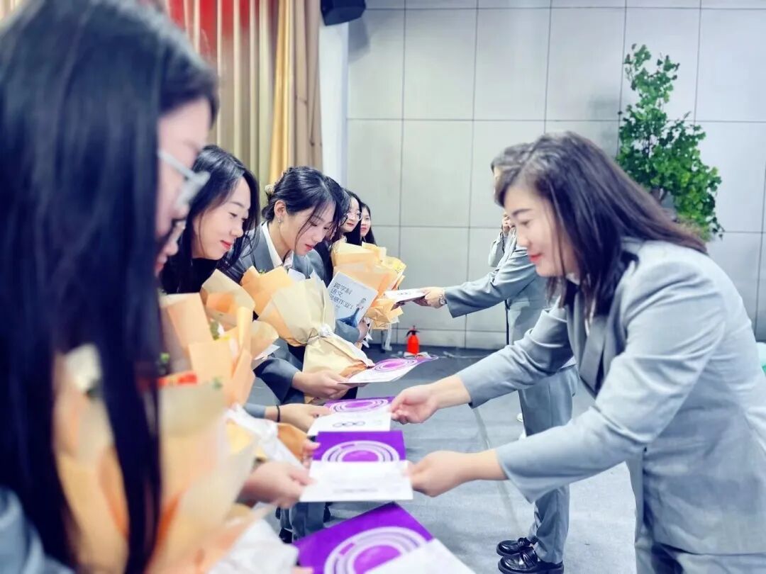 【火一•动态】匠心传承 沐光而行 ——火炬一小举行“幸福青蓝”师徒结对仪式