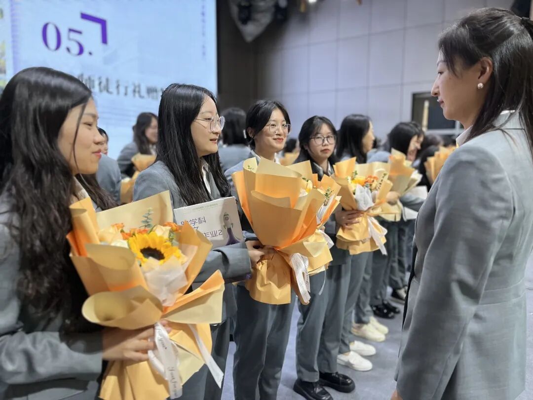 【火一•动态】匠心传承 沐光而行 ——火炬一小举行“幸福青蓝”师徒结对仪式