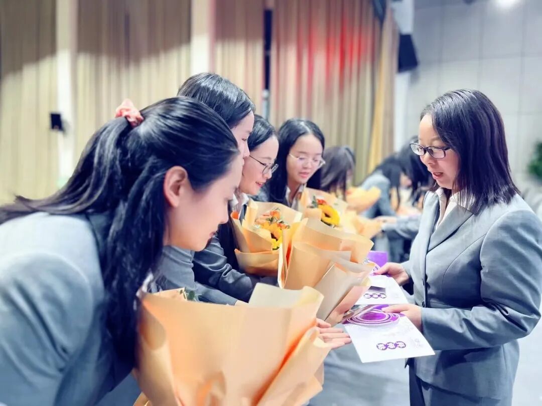 【火一•动态】匠心传承 沐光而行 ——火炬一小举行“幸福青蓝”师徒结对仪式