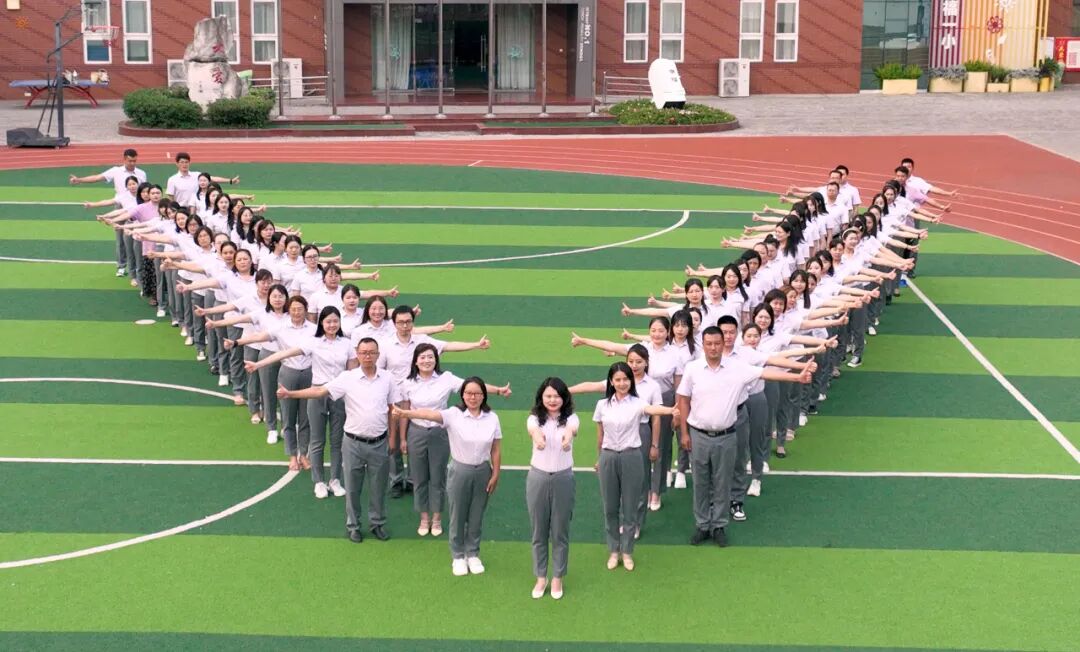 【火一•动态】匠心传承 沐光而行 ——火炬一小举行“幸福青蓝”师徒结对仪式