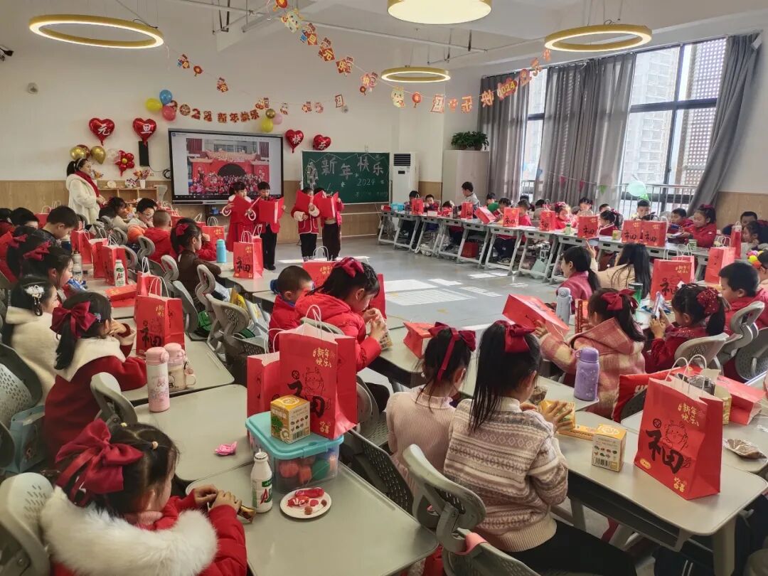 童声诵经典 幸福龘龘年 ——火炬一小2024迎新年系列活动