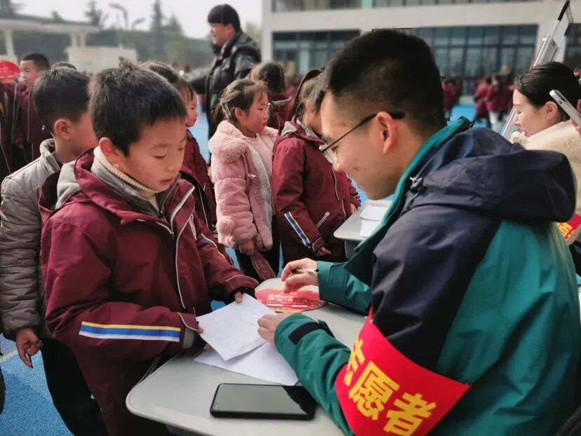 奇思妙想 “龙”重登场——火炬一小一、二年级学生素养综合评价活动