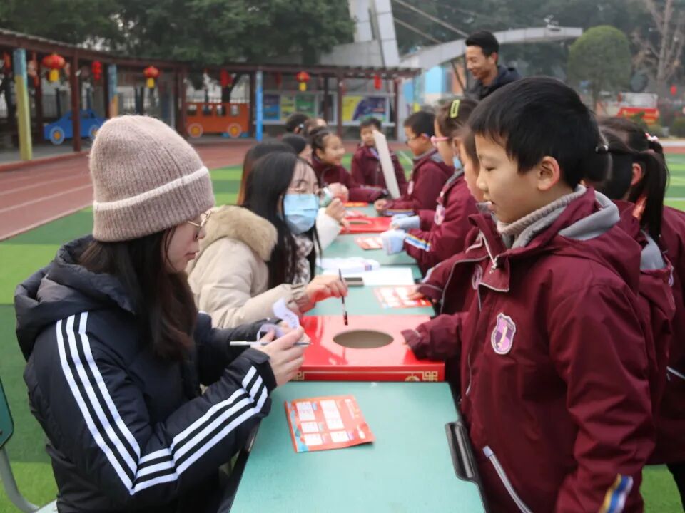 奇思妙想 “龙”重登场——火炬一小一、二年级学生素养综合评价活动