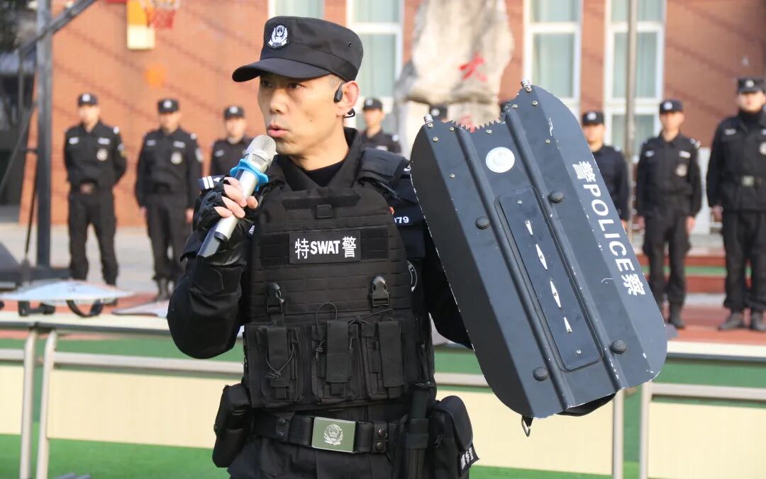 火一动态丨当“警察节”遇上一场特别“联盟”——绵阳市公安局特巡警支队与高新区火炬一小开展警营开放日活动