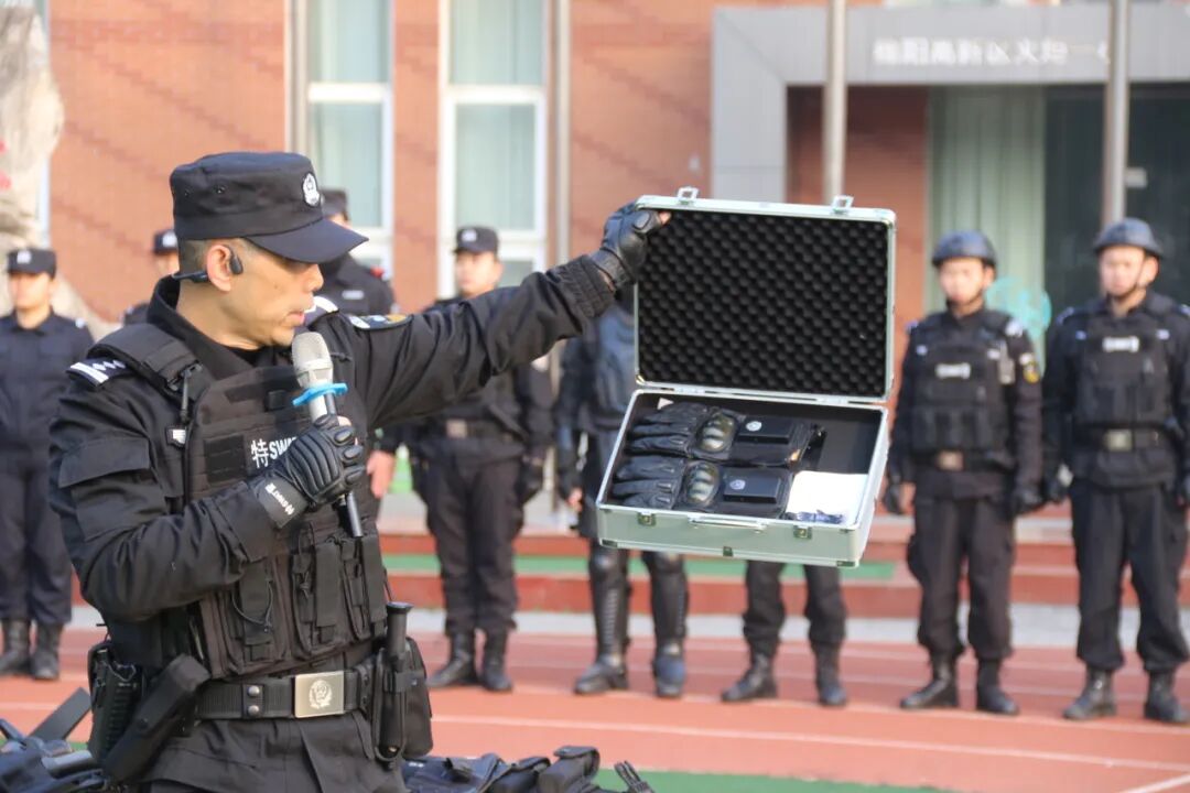 火一动态丨当“警察节”遇上一场特别“联盟”——绵阳市公安局特巡警支队与高新区火炬一小开展警营开放日活动