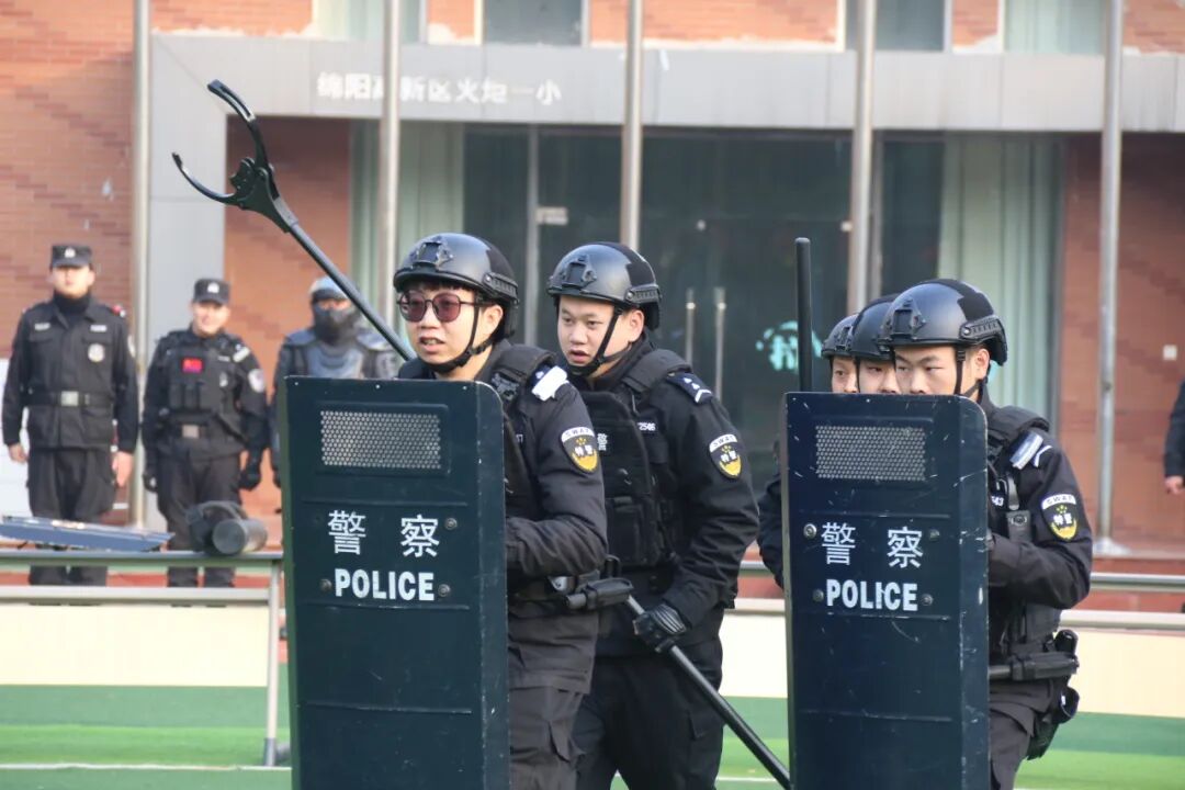 火一动态丨当“警察节”遇上一场特别“联盟”——绵阳市公安局特巡警支队与高新区火炬一小开展警营开放日活动