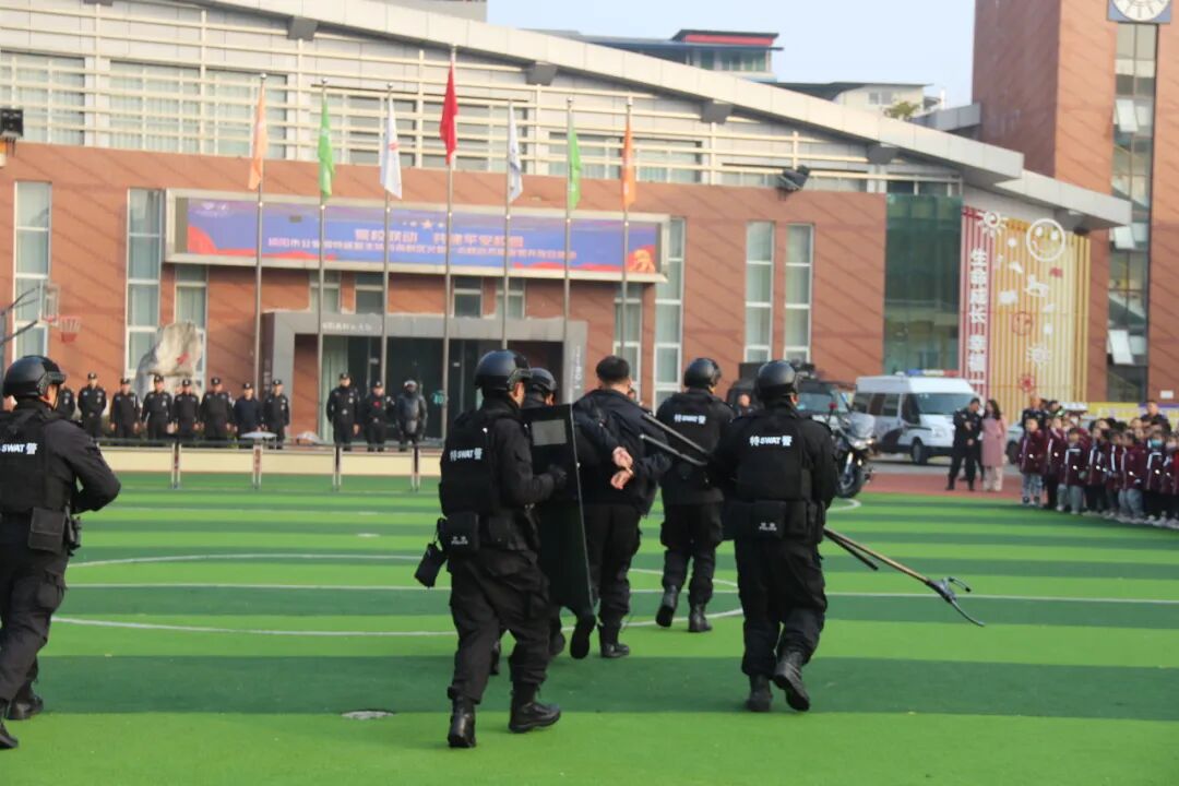 火一动态丨当“警察节”遇上一场特别“联盟”——绵阳市公安局特巡警支队与高新区火炬一小开展警营开放日活动