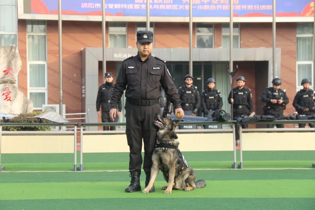火一动态丨当“警察节”遇上一场特别“联盟”——绵阳市公安局特巡警支队与高新区火炬一小开展警营开放日活动