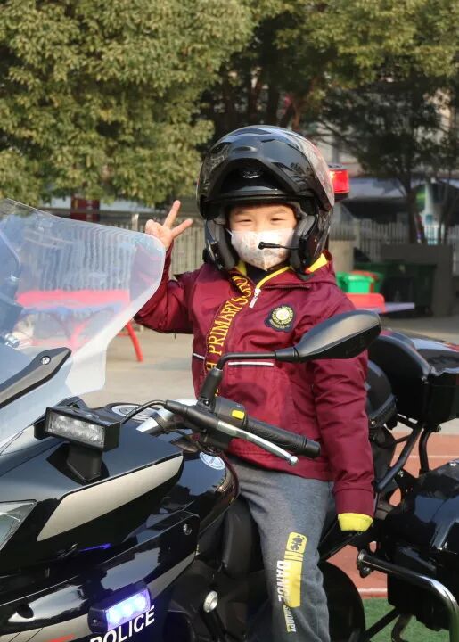 火一动态丨当“警察节”遇上一场特别“联盟”——绵阳市公安局特巡警支队与高新区火炬一小开展警营开放日活动
