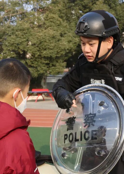 火一动态丨当“警察节”遇上一场特别“联盟”——绵阳市公安局特巡警支队与高新区火炬一小开展警营开放日活动
