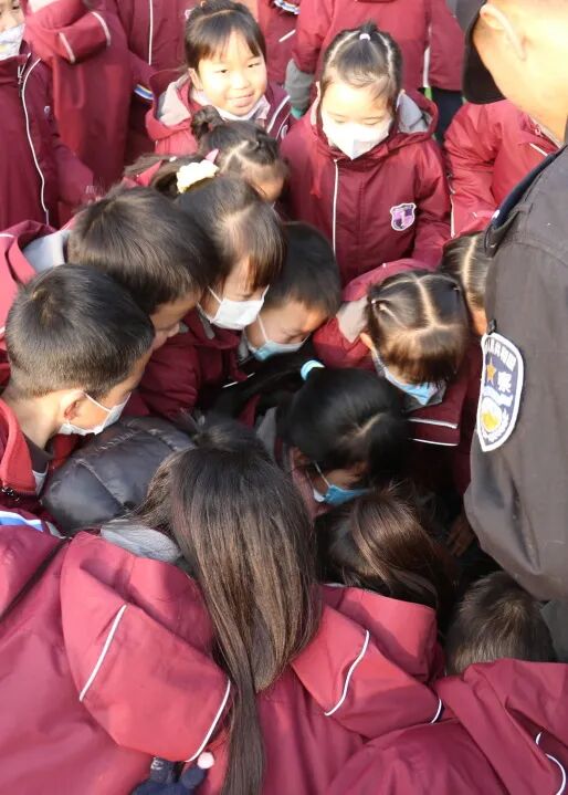 火一动态丨当“警察节”遇上一场特别“联盟”——绵阳市公安局特巡警支队与高新区火炬一小开展警营开放日活动