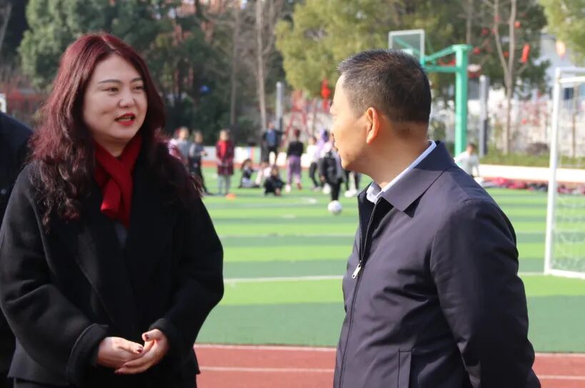 火一开学季|绵阳科技城社会事业和基层治理局副局长周涛一行莅临火炬一小检查指导开学工作