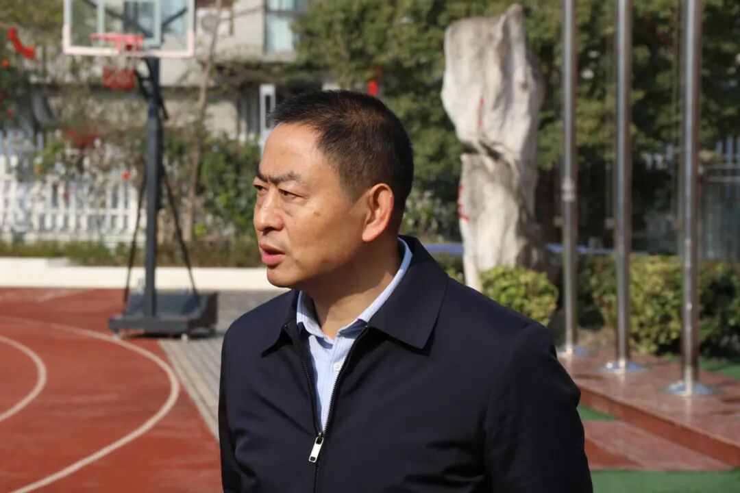 火一开学季|绵阳科技城社会事业和基层治理局副局长周涛一行莅临火炬一小检查指导开学工作