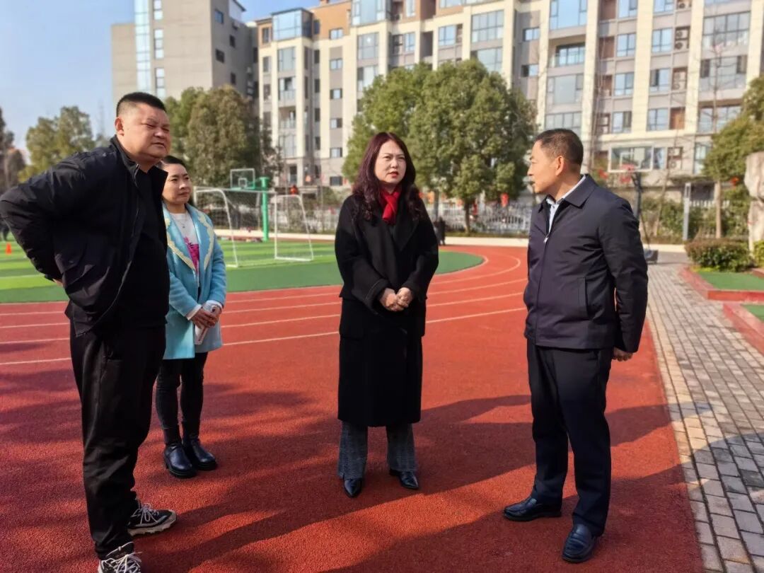 火一开学季|绵阳科技城社会事业和基层治理局副局长周涛一行莅临火炬一小检查指导开学工作