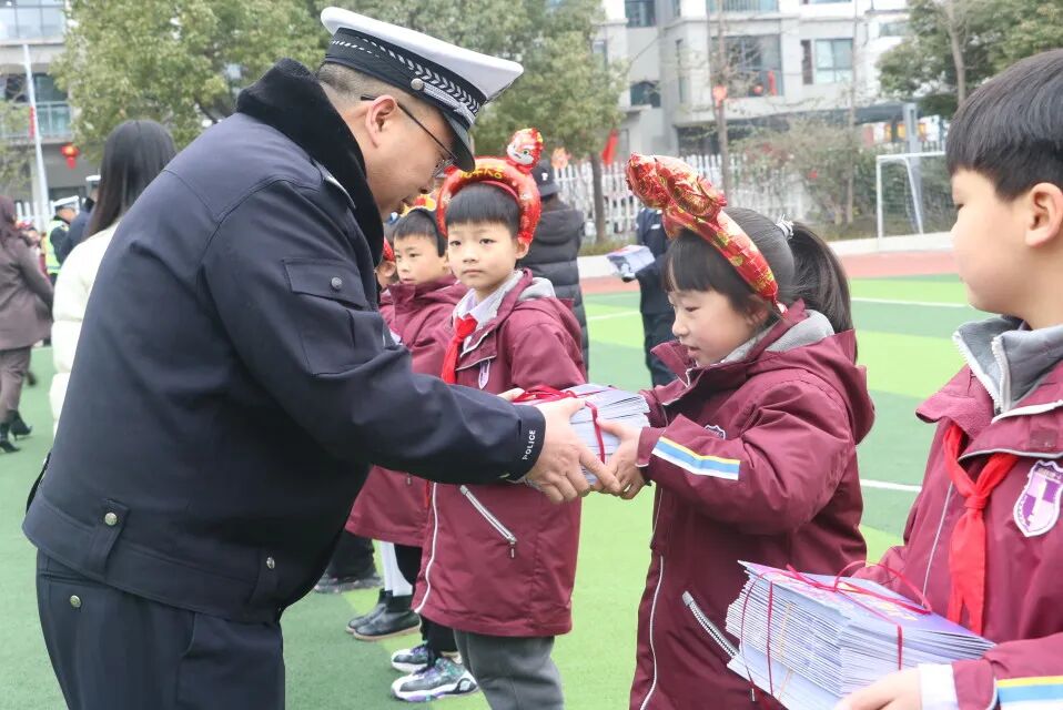 开学季丨神兽归“龙”,初春相见----2024年春火炬一小开学校园风景线