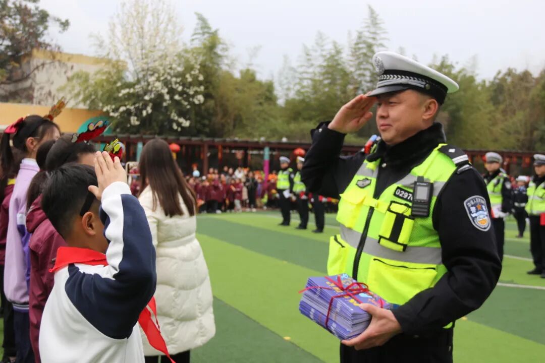 开学季丨神兽归“龙”,初春相见----2024年春火炬一小开学校园风景线