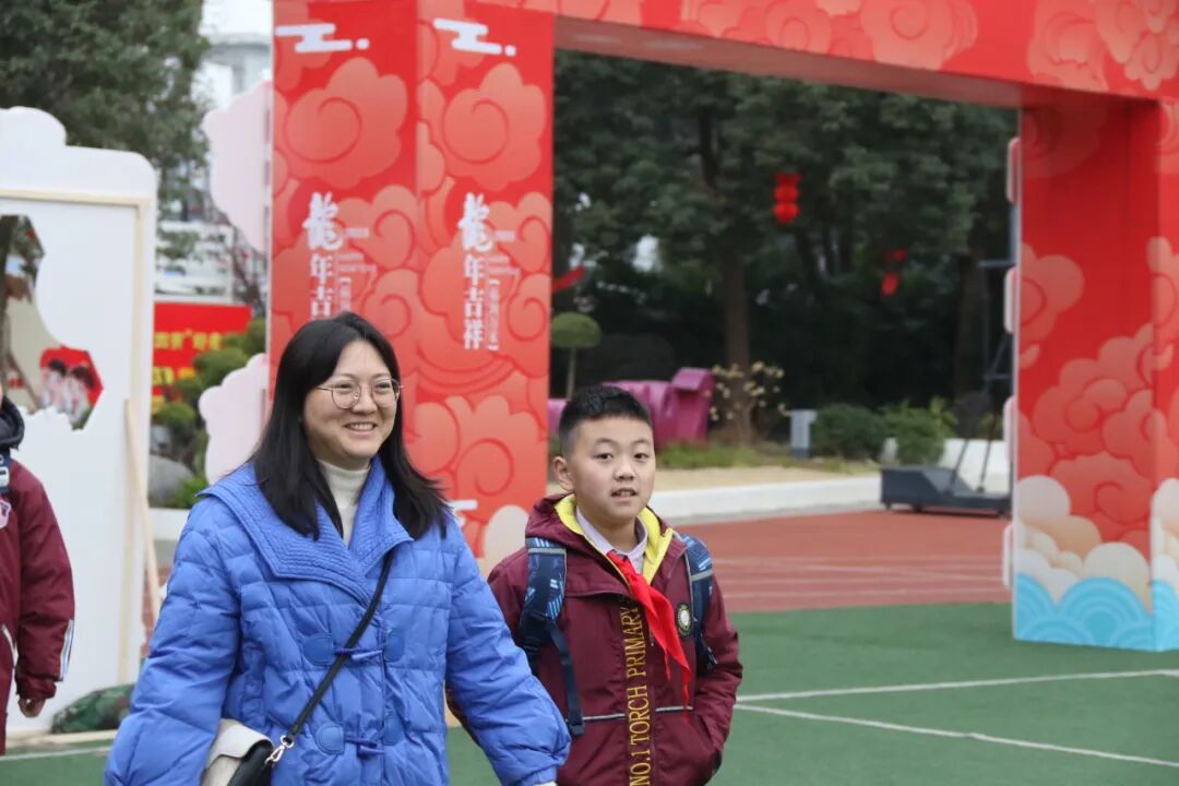 开学季丨神兽归“龙”,初春相见----2024年春火炬一小开学校园风景线