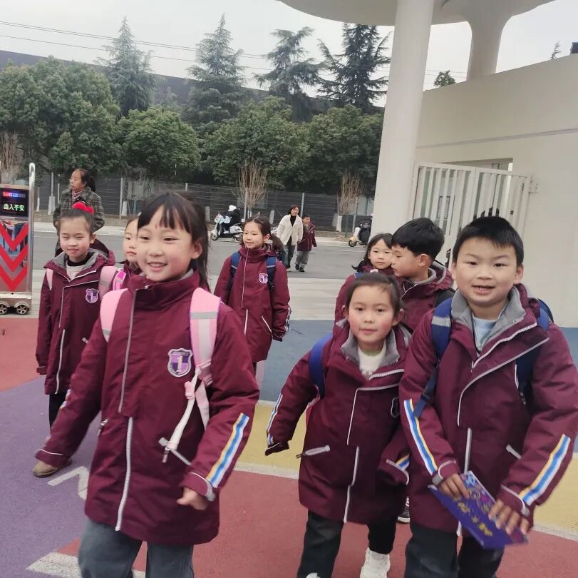 开学季丨神兽归“龙”,初春相见----2024年春火炬一小开学校园风景线