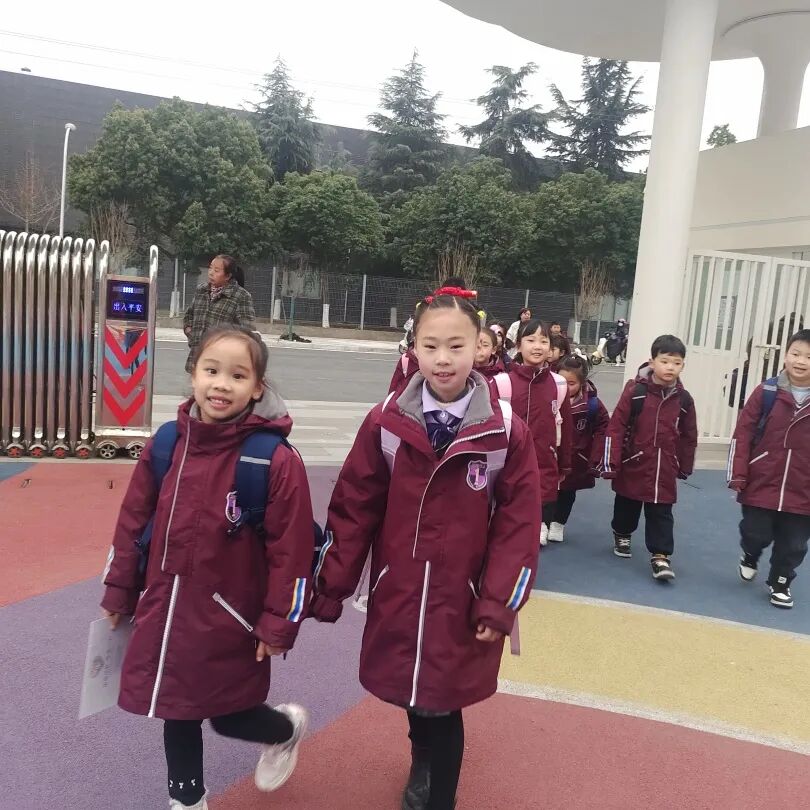 开学季丨神兽归“龙”,初春相见----2024年春火炬一小开学校园风景线